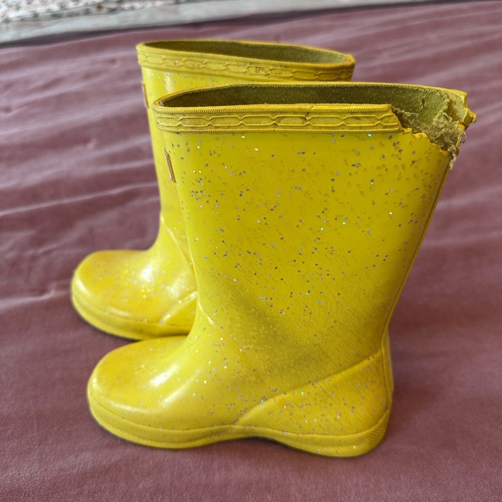 Discontinued kids Hunter Bright Yellow sparkle Waterproof Boots - Picture 3 of 8